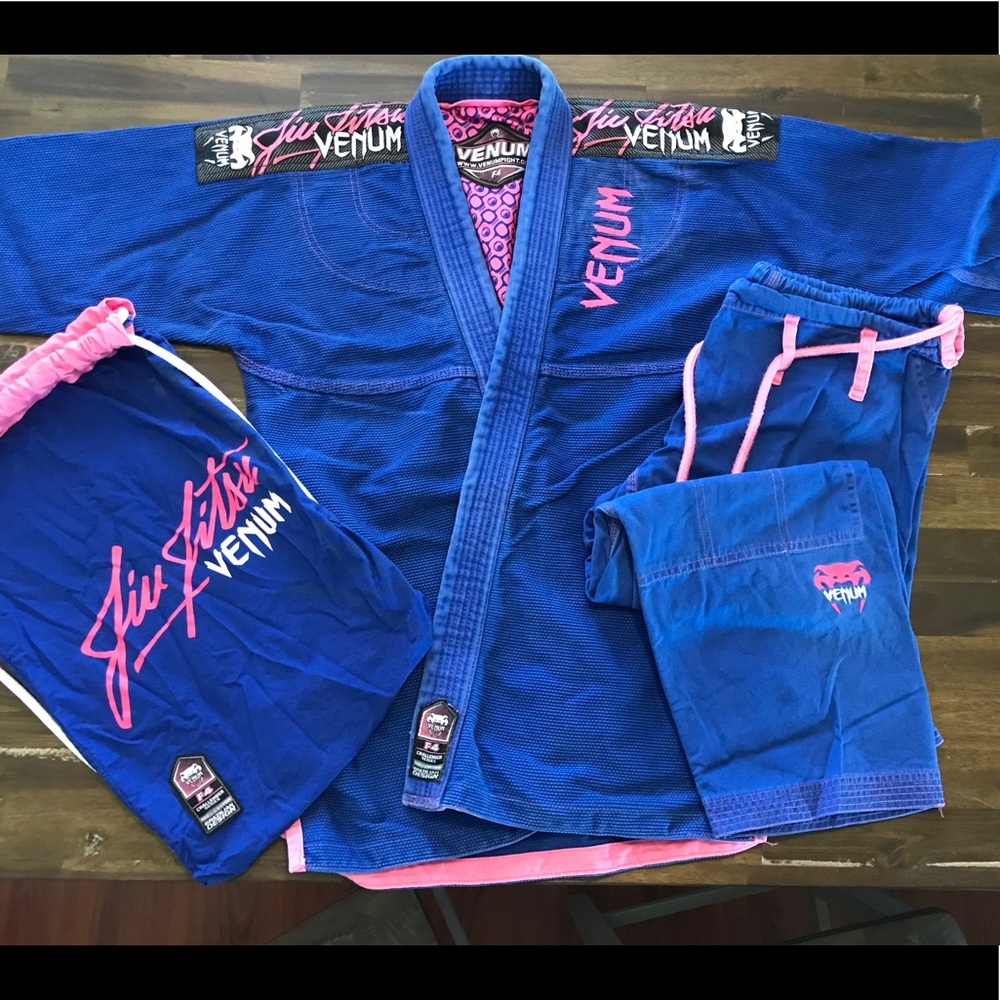 Venum Jiu Jitsu Women’s Gi Size F4